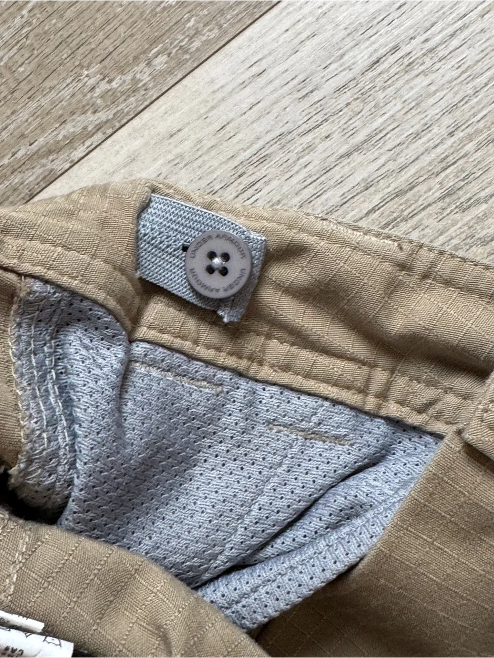 Under Armour Boys Tan Cargo Shorts Youth Small